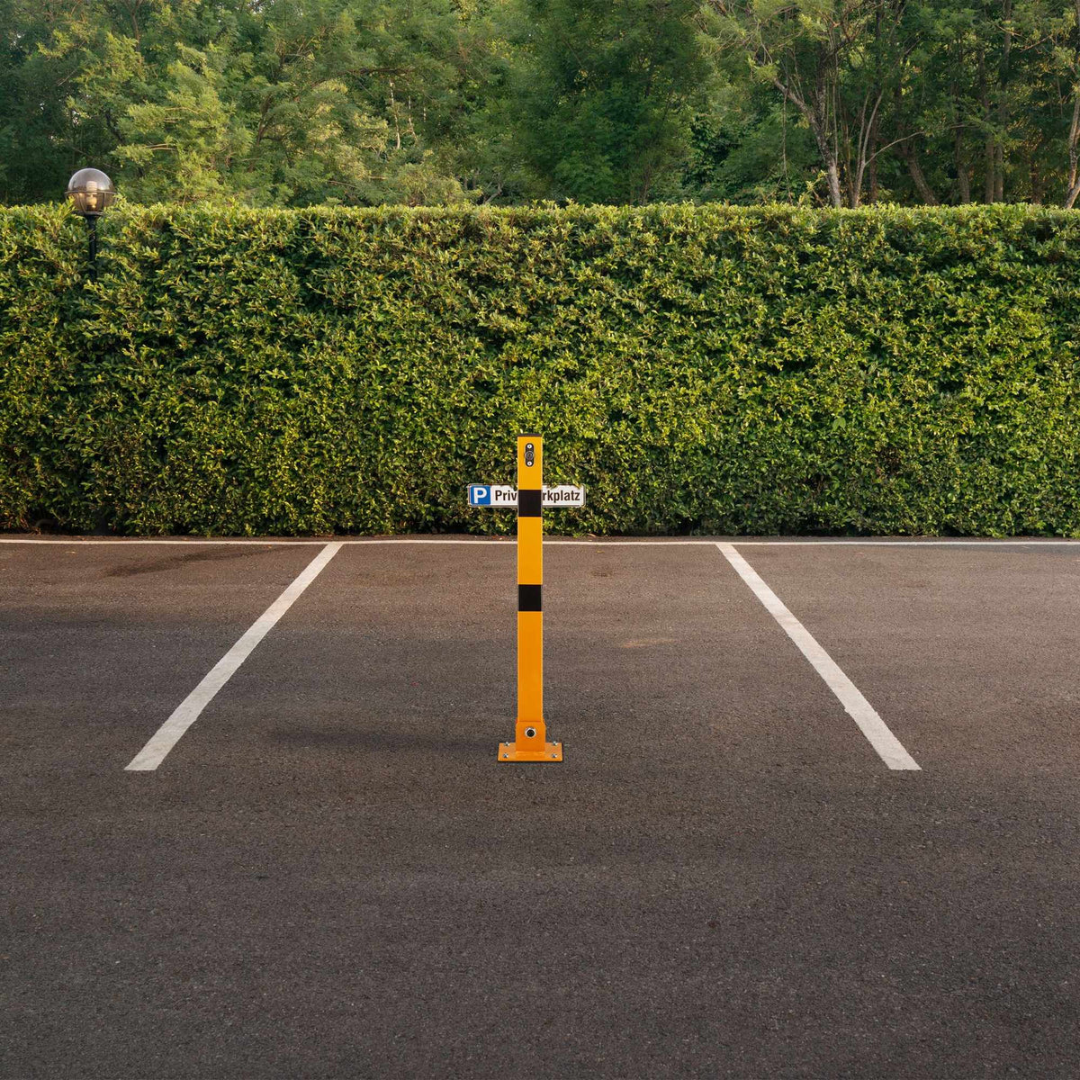 Collapsible barrier post