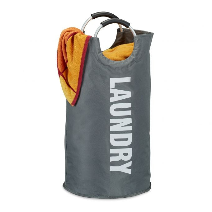 Collapsible laundry basket with handle