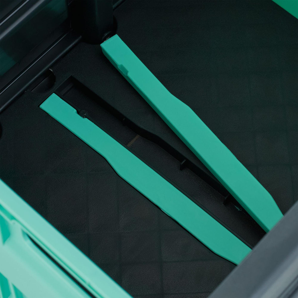 Collapsible shopping cart with lid