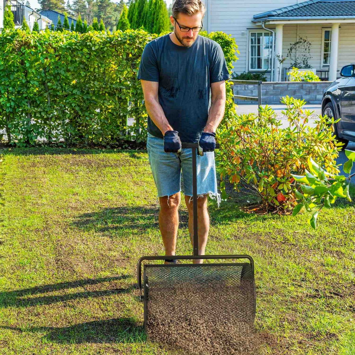 Compost spreader 300L 61x40cm fertilizer spreader lawn garden garden spreader with T-handle mesh basket metal seed spreader peat moss spreader lawn spreader lawn care for compost, manure fertilizer seed black |