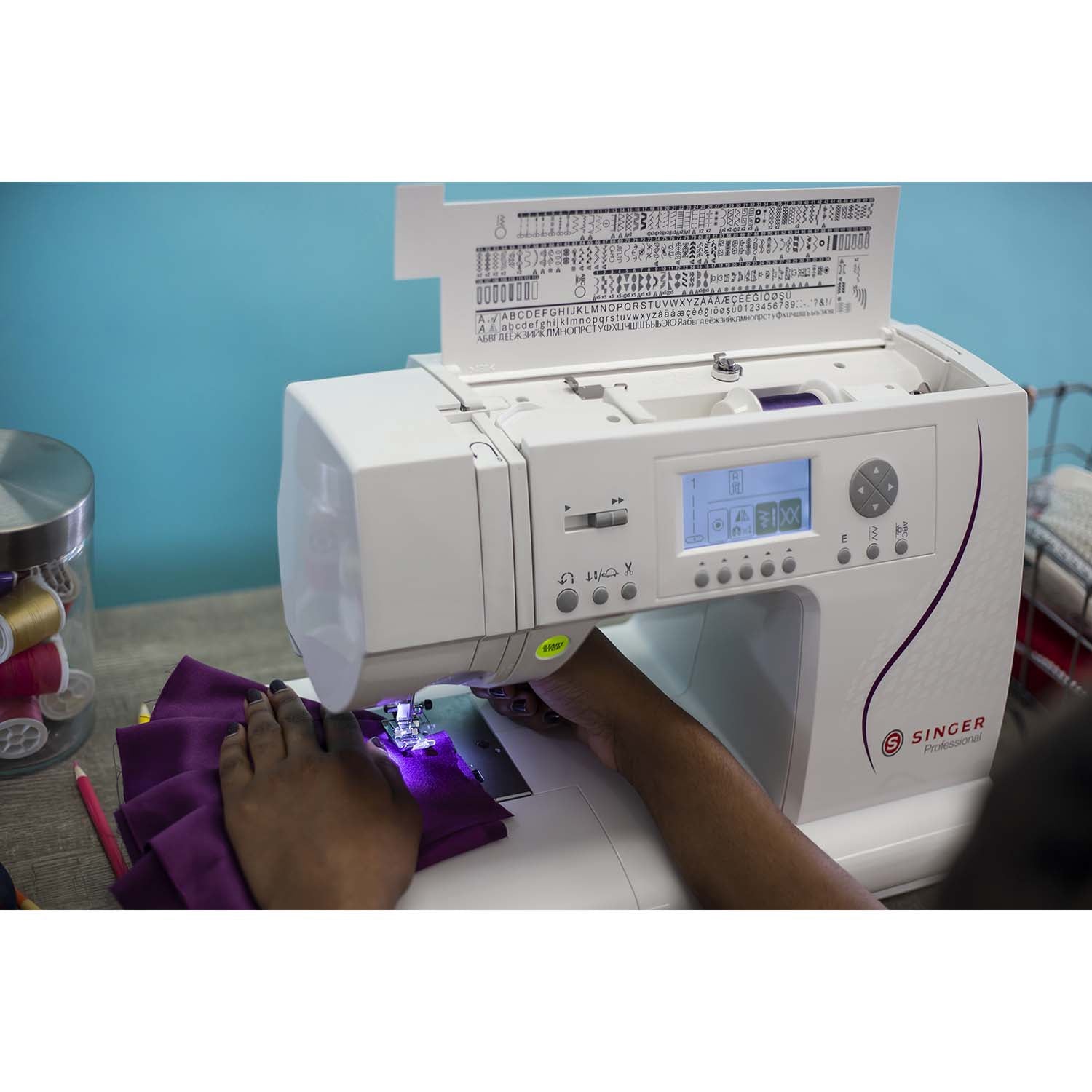 Computerized Sewing Machine with 810 Stitches, LCD Display