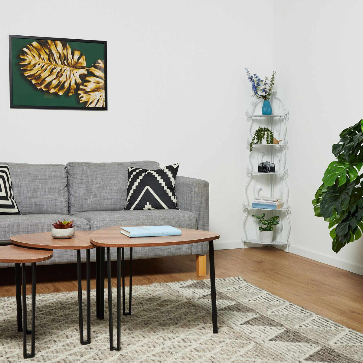 Corner shelf in white metal with 5 shelves