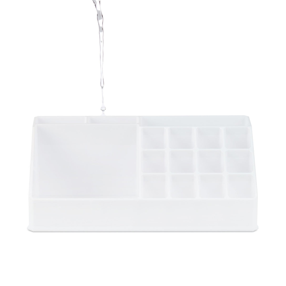 Cosmetic holder in acrylic