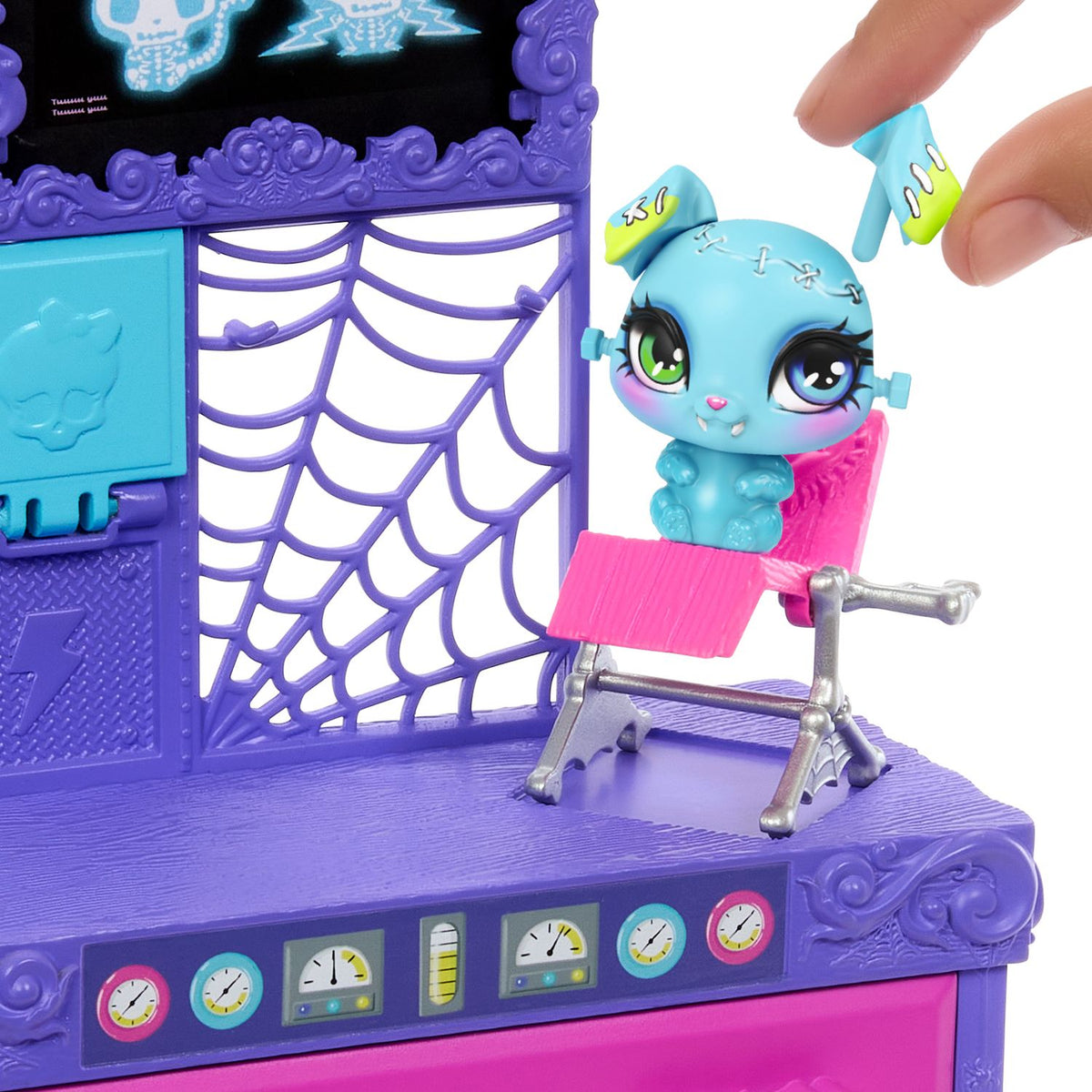 Create Your Own Monster Pet Playset with Frankie Stein