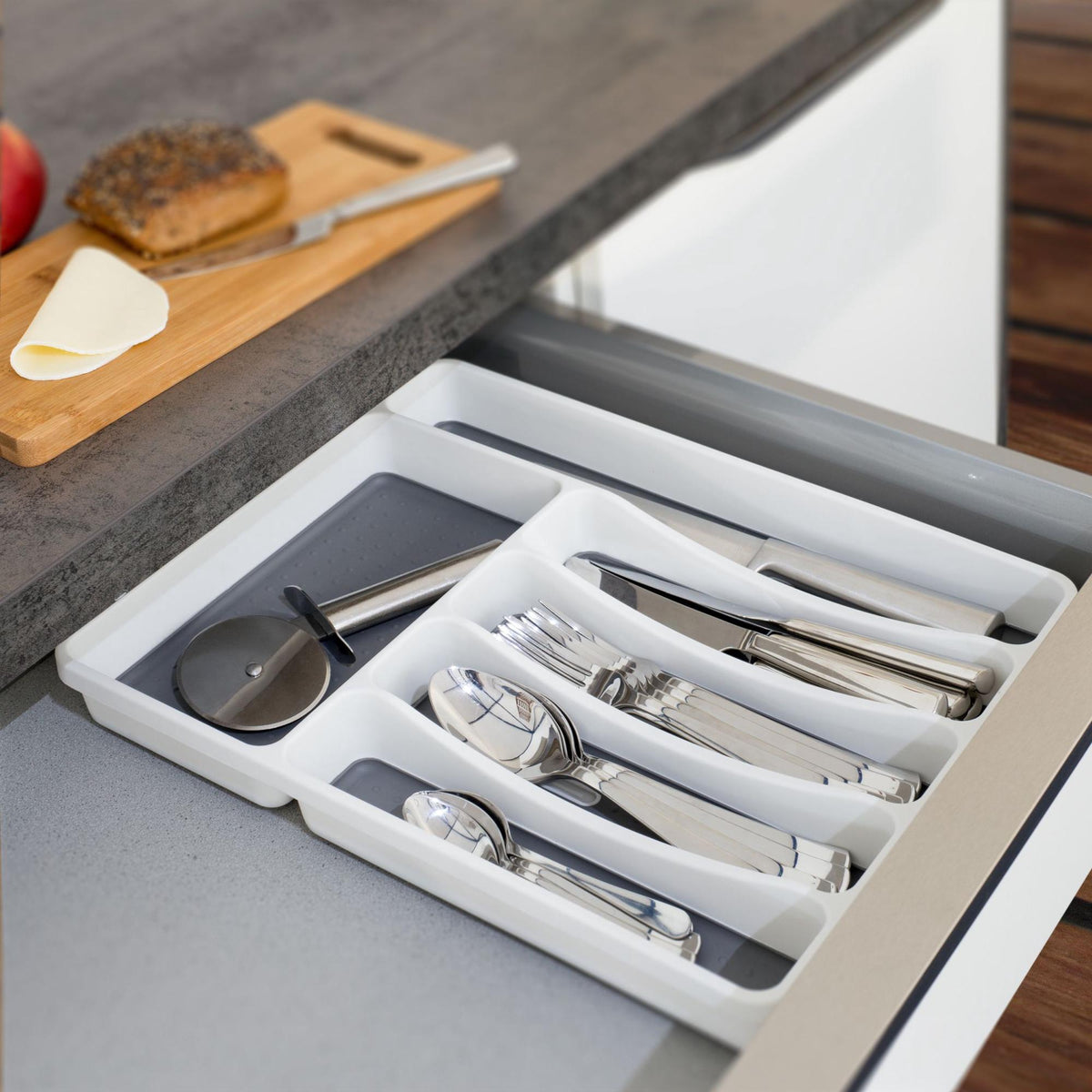 Cutlery tray for the drawer