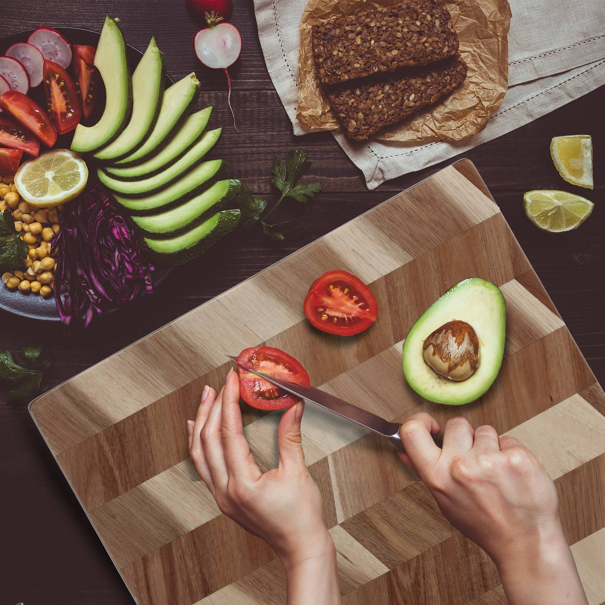 Cutting board in acacia wood