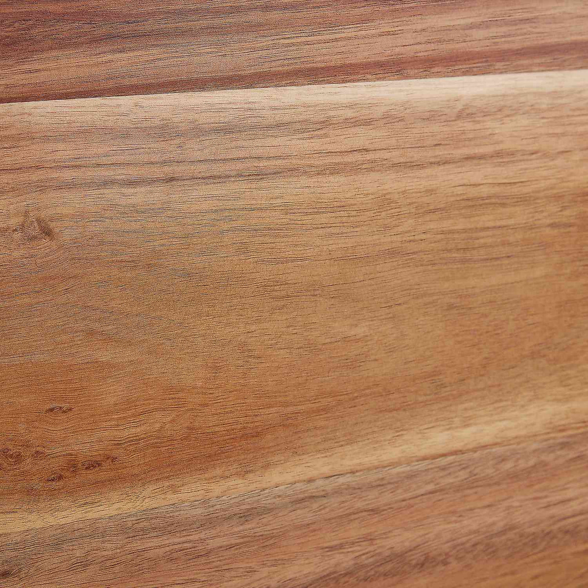 Cutting board in acacia wood