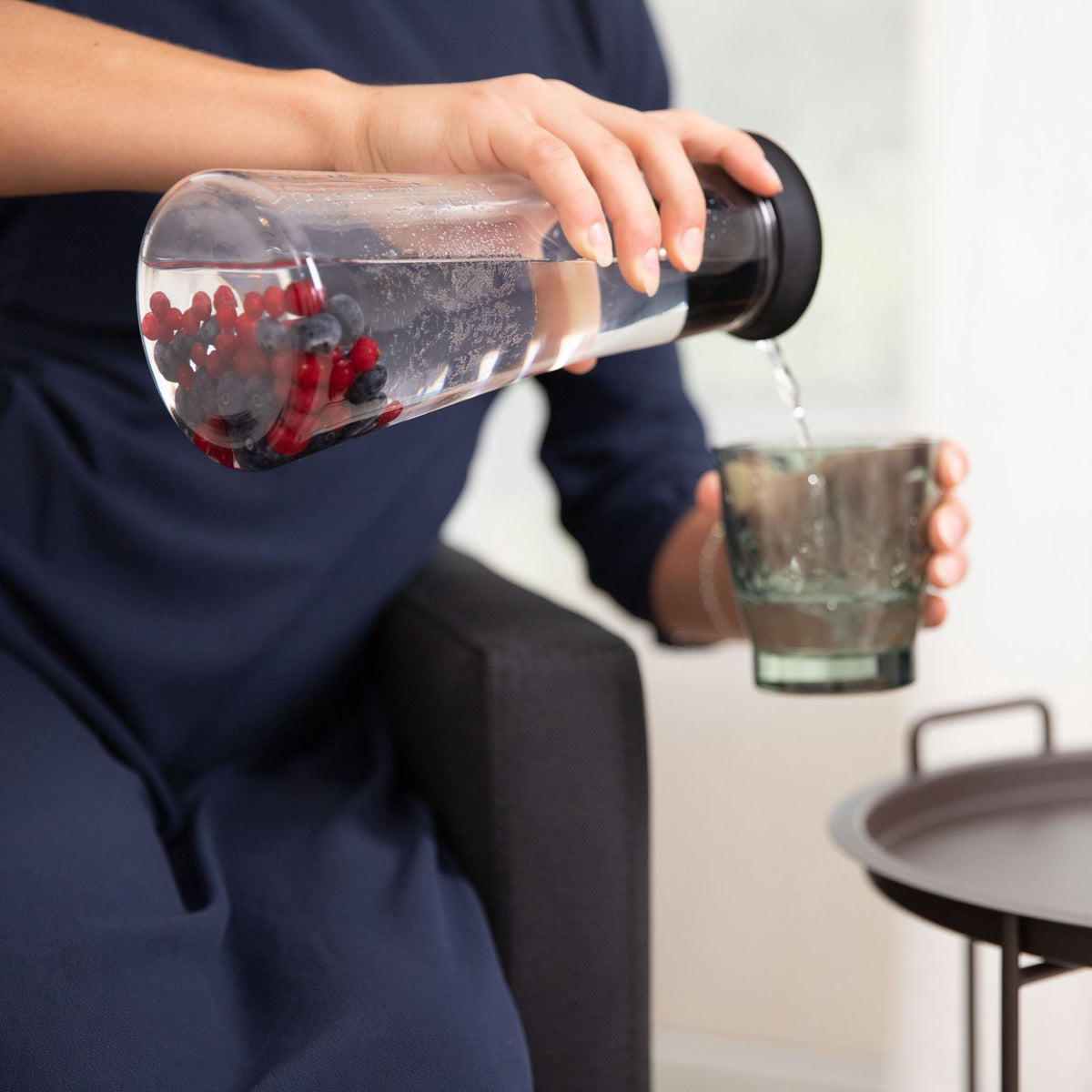 Cylindrical glass decanter 1 l