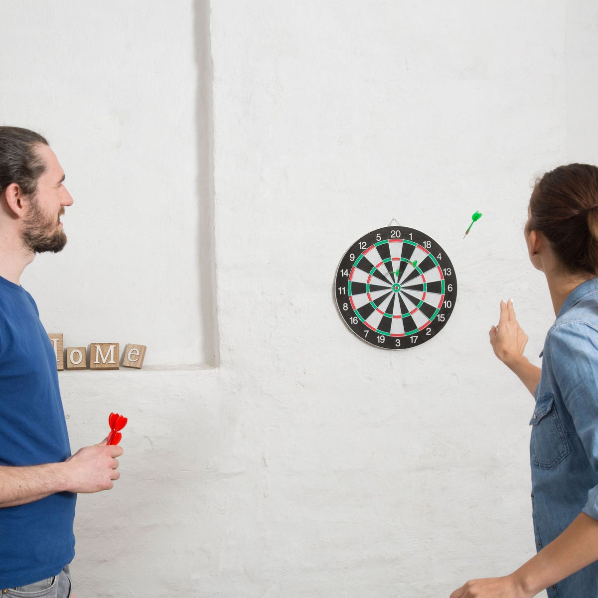 Dartboard X1 with arrows
