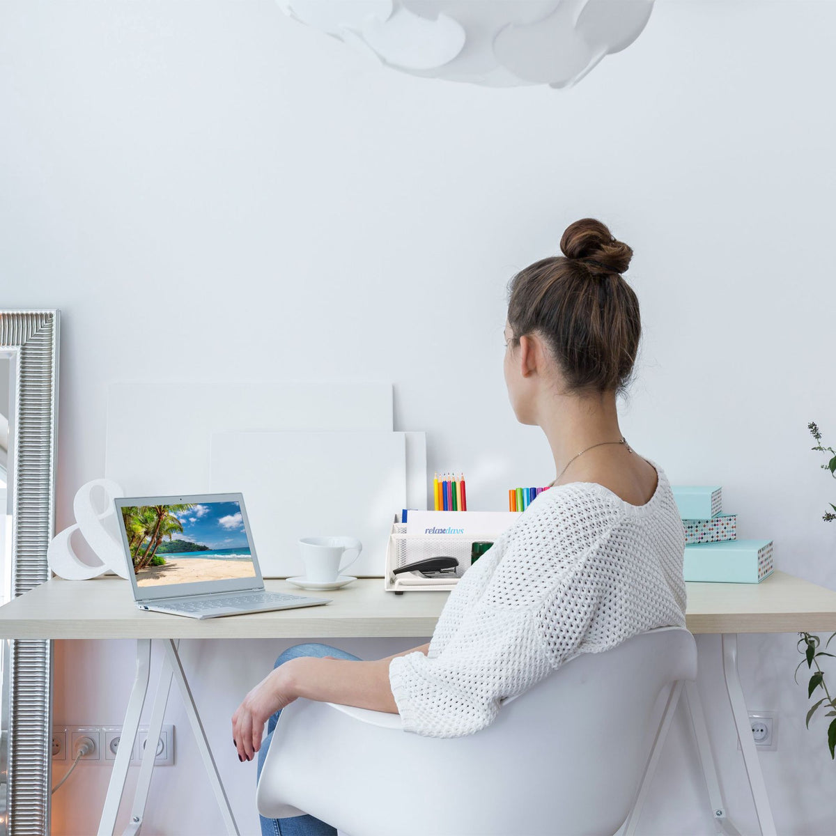 Desk organization with 5 compartments