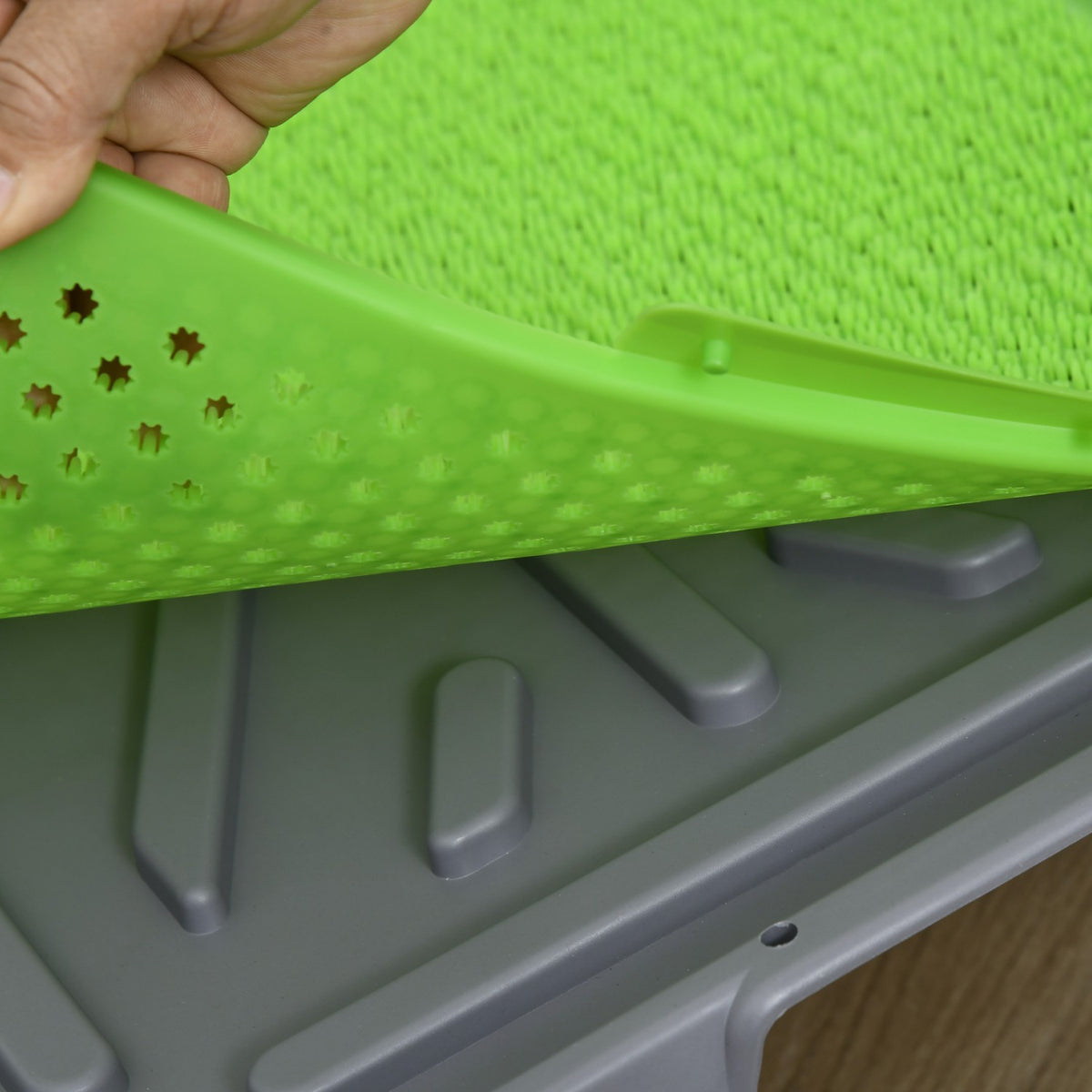 Dog toilet dog toilet with 2 grass mats, tray for potty training, puppy toilet for puppies indoor outdoor green 67 x 41 cm