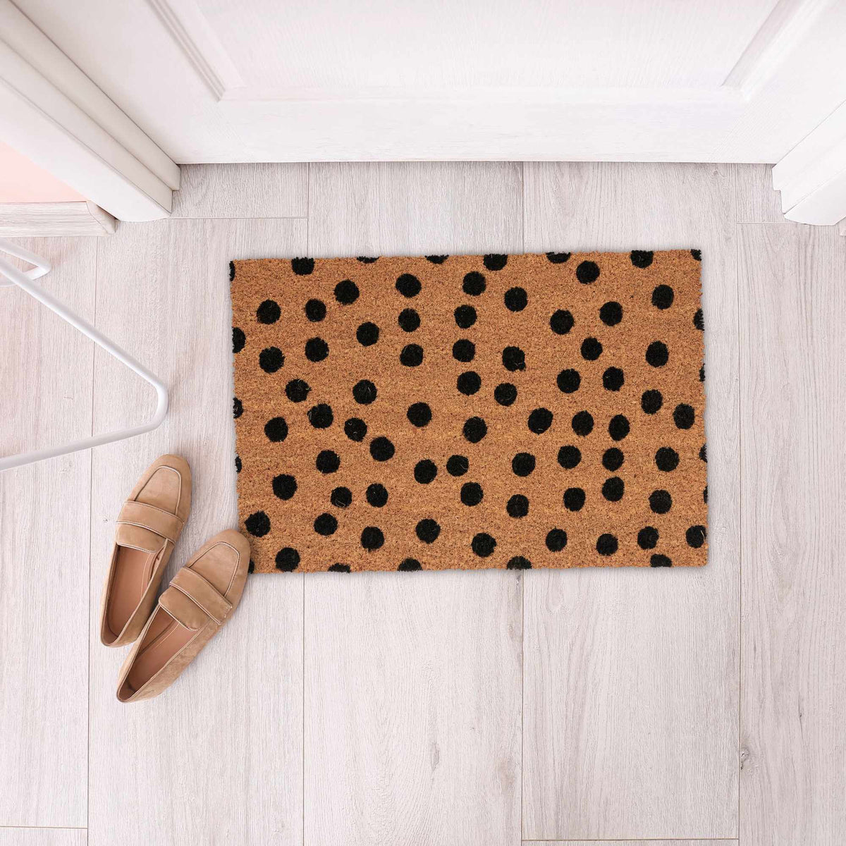 Door mat in coconut with dots