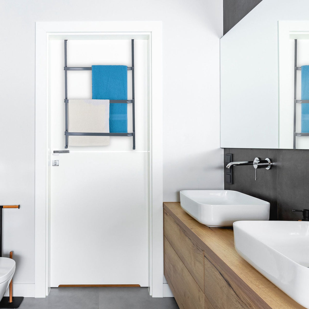 Door towel rail for hanging