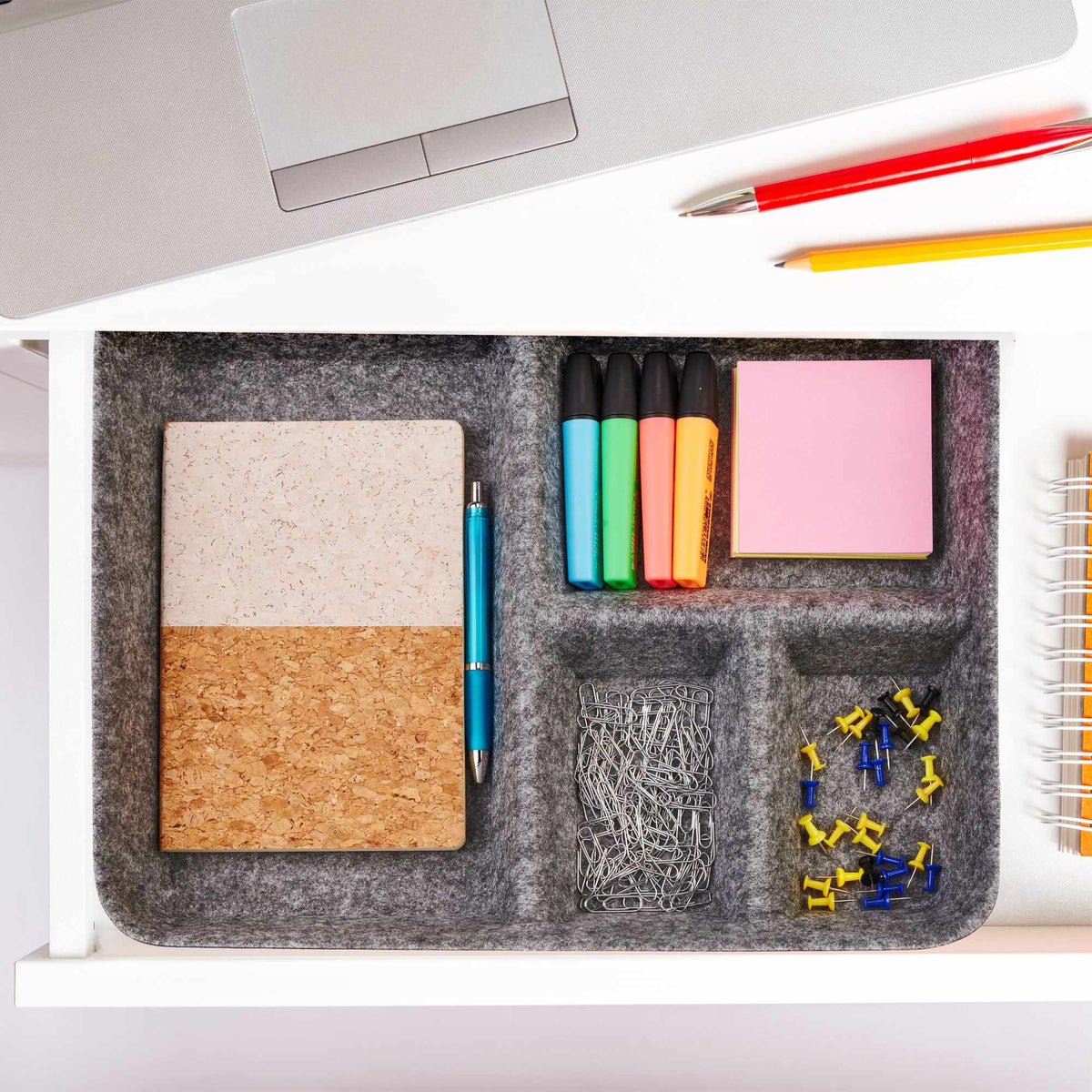 Drawer divider made of felt