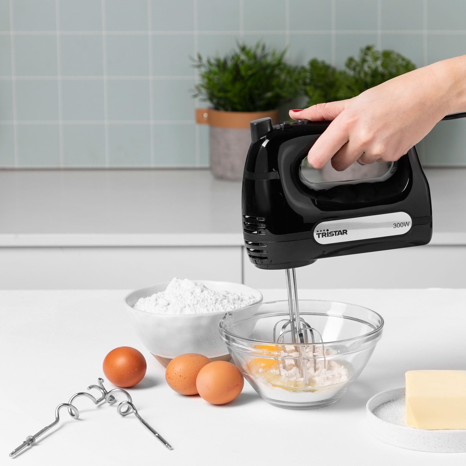 Elvisp MX-4201 300W 6 Speeds & Turbo func. Dough Hooks & Whisks
