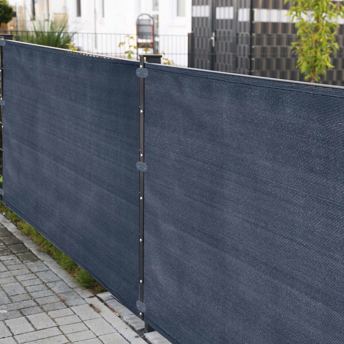 Fixing device for privacy protection in a set of 52