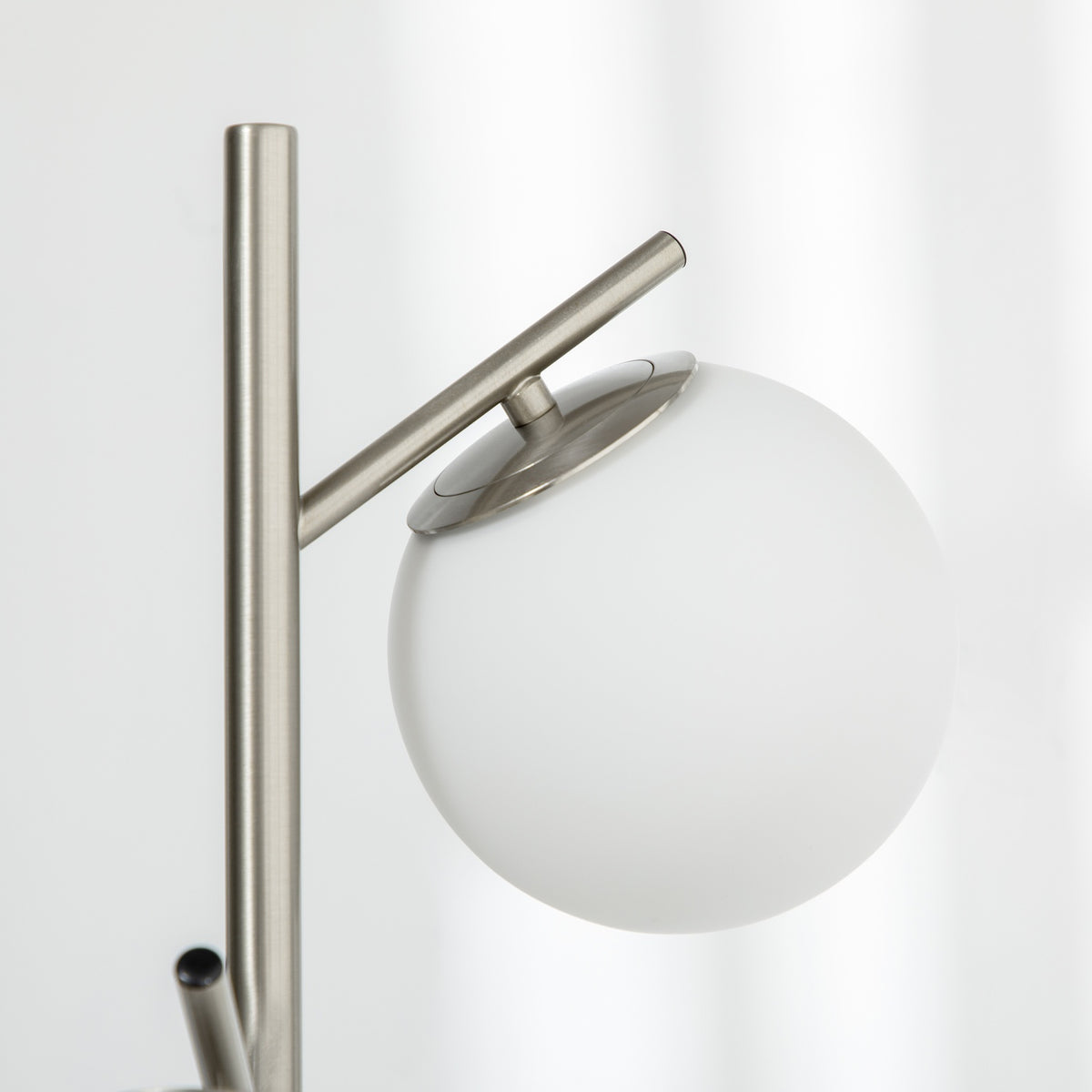 Floor lamp 40W floor lamp with E27 socket & 3 glass lampshades, silver + white, for living room, 169 cm