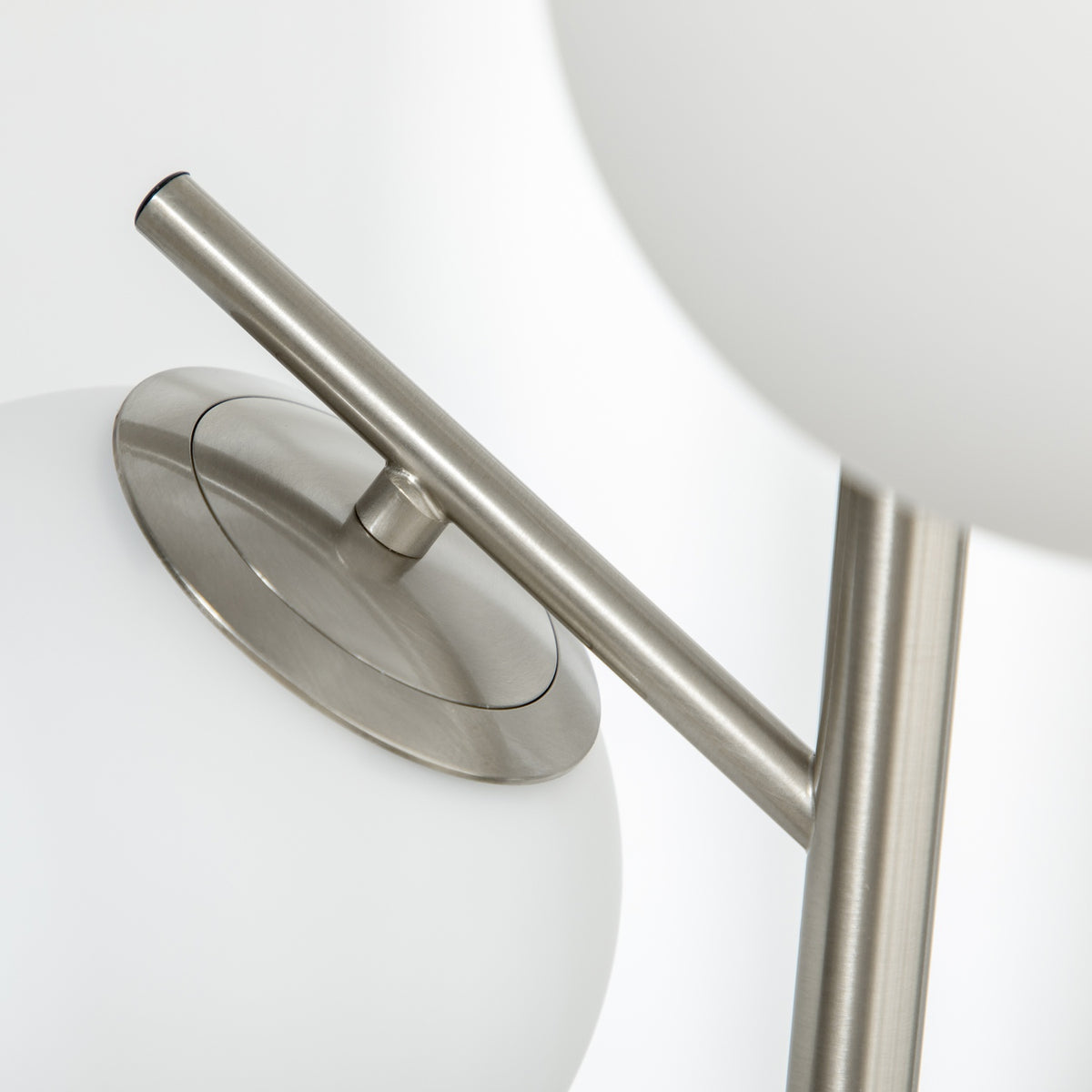 Floor lamp 40W floor lamp with E27 socket & 3 glass lampshades, silver + white, for living room, 169 cm