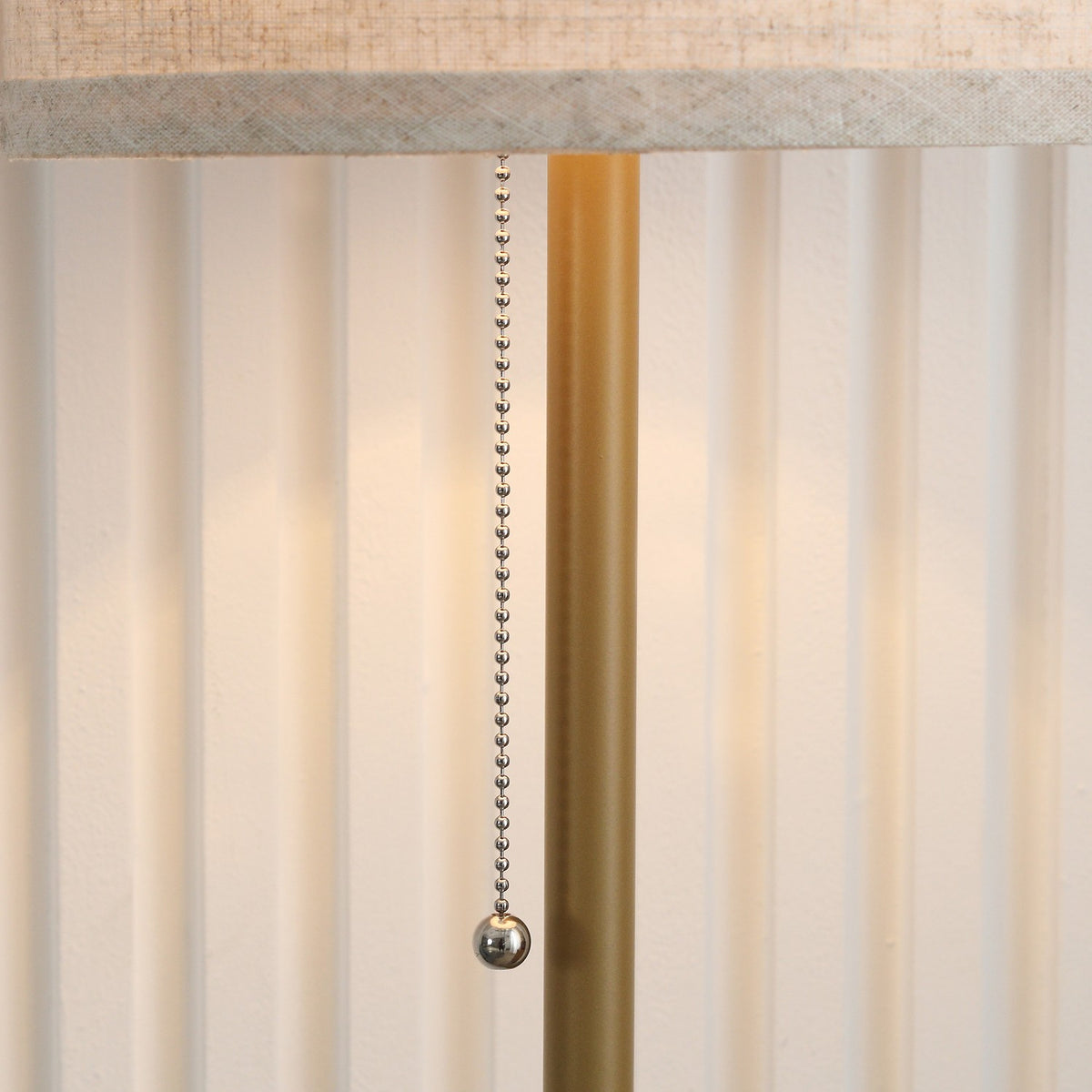 Floor lamp living room floor lamp with linen lampshade, pull chain switch, floor lamp with steel stand, E27 socket floor lamp for bedroom, cream white
