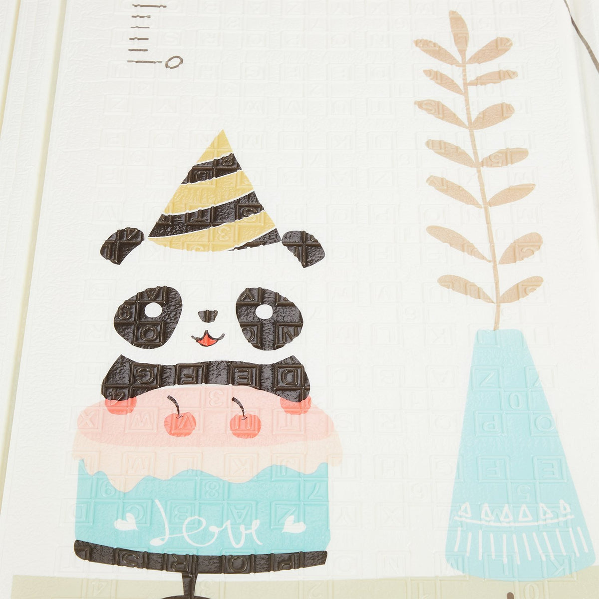 Foldable play mat with animal motifs