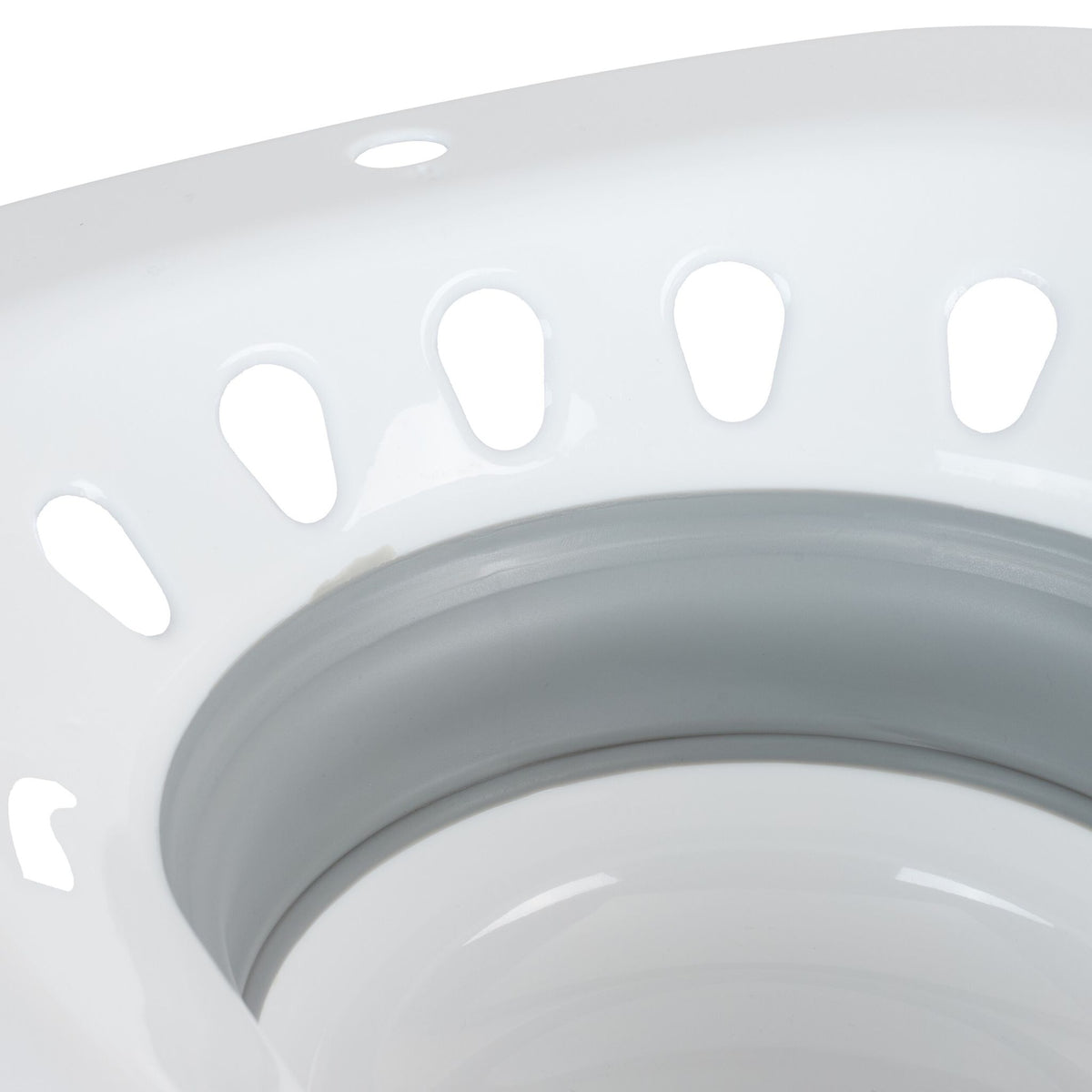 Foldable sitz bath for the toilet