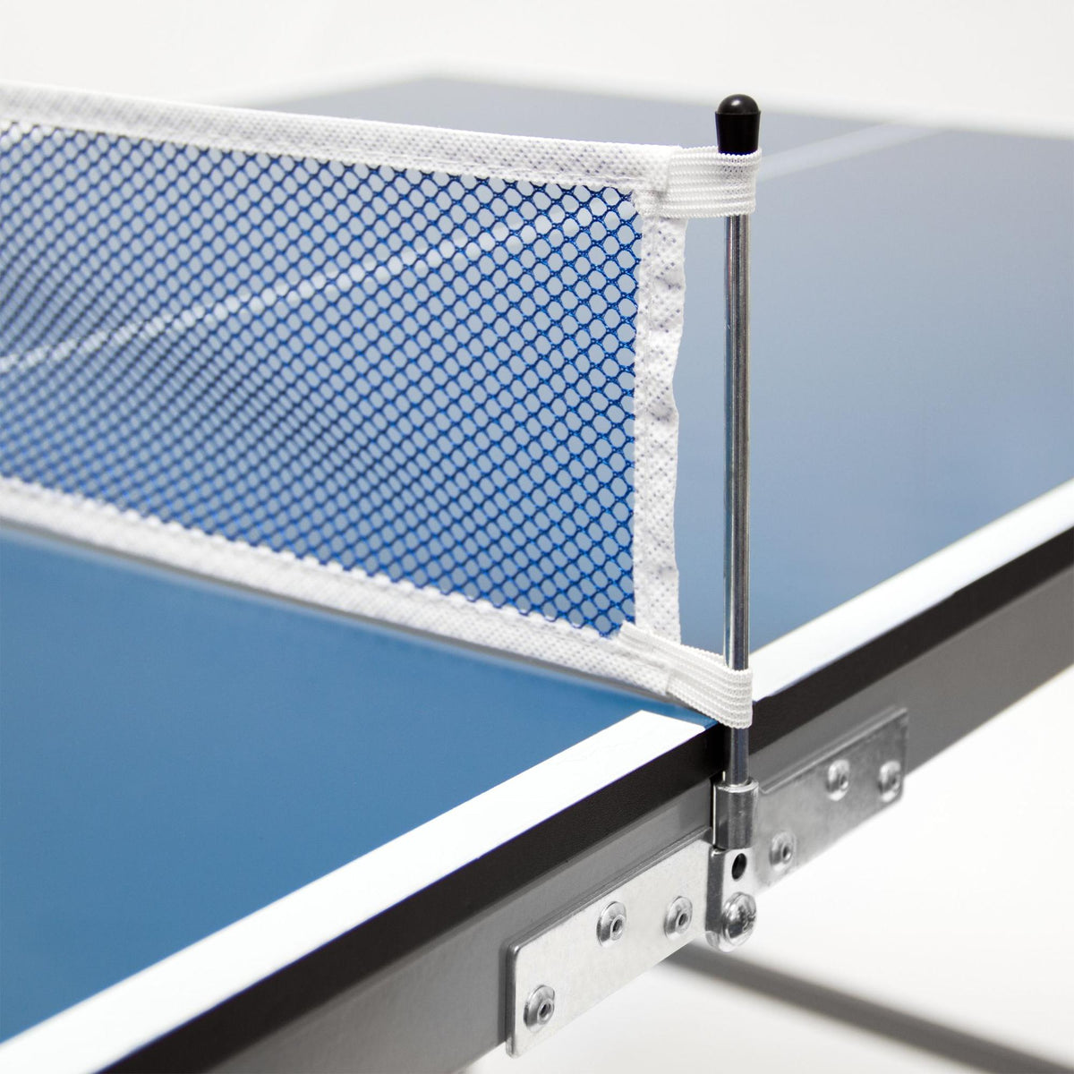 Folding table tennis table
