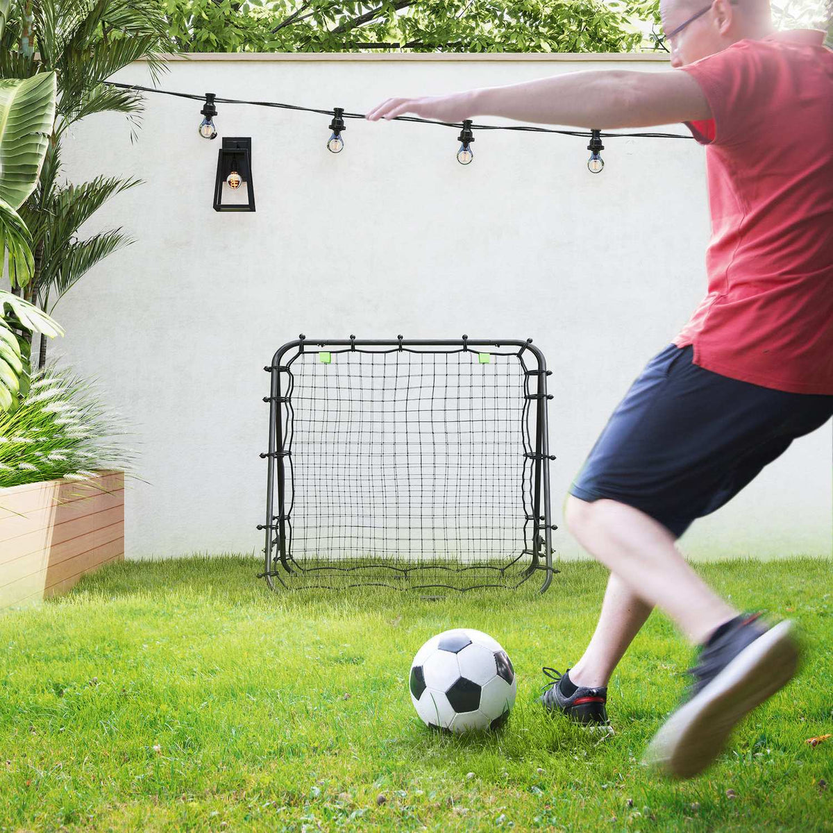 Football Rebounder Kickback Goal Rebound Wall Net Double-Sided Rebound Adjustable in 5 Levels for Football Training Steel Black 100 x 95 x 90 cm