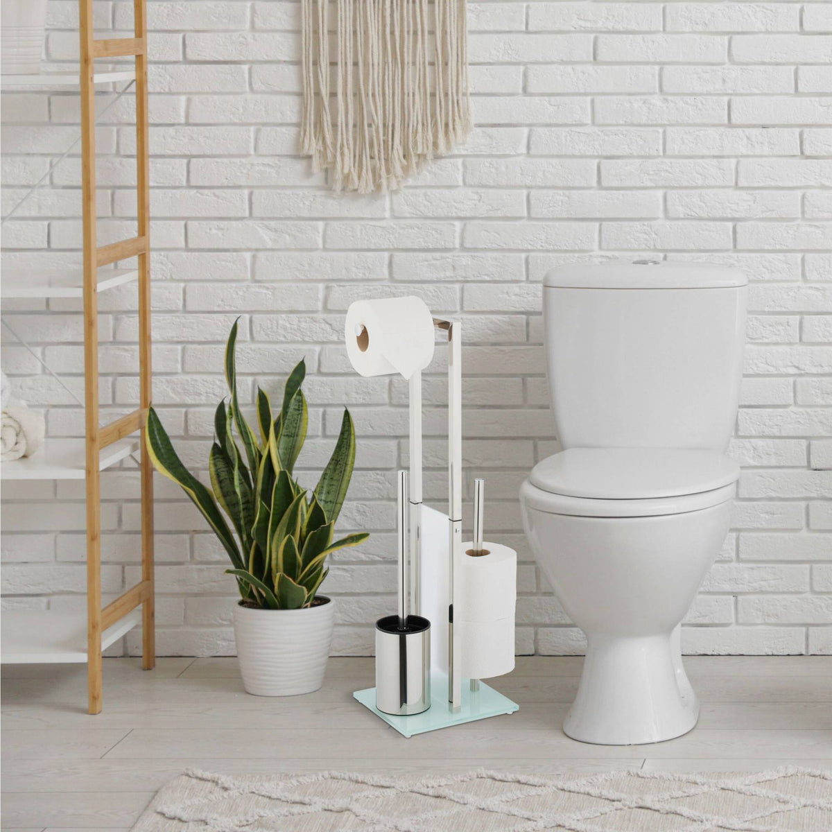 Freestanding WC set in steel & glass