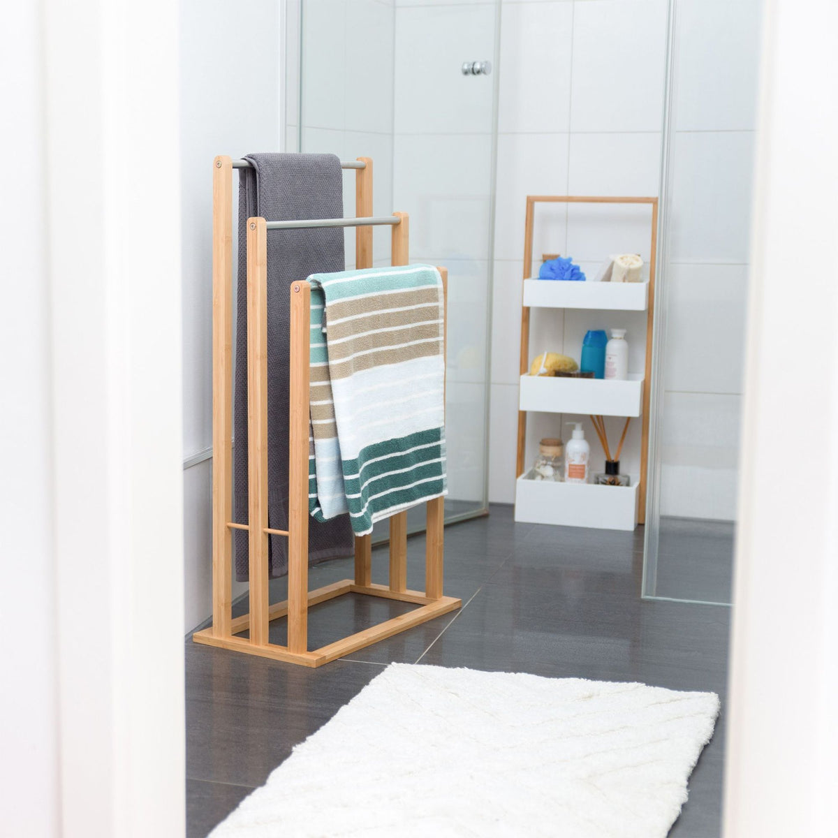 Freestanding towel rack