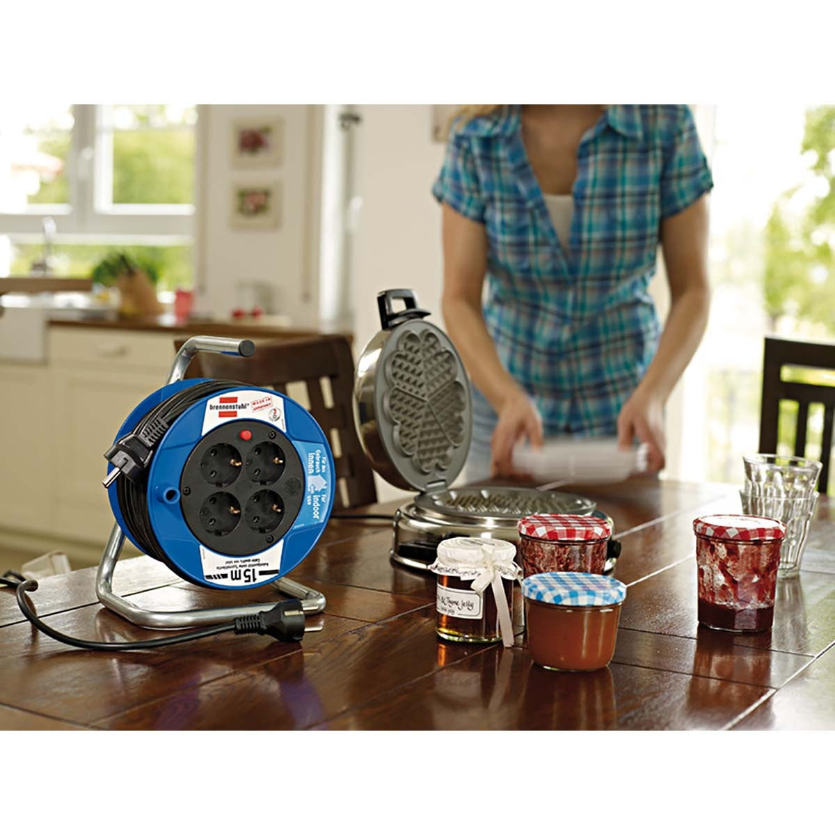 Garant compact cable reel (15 m cable in black, made of special plastic, for indoor use, made in Germany)