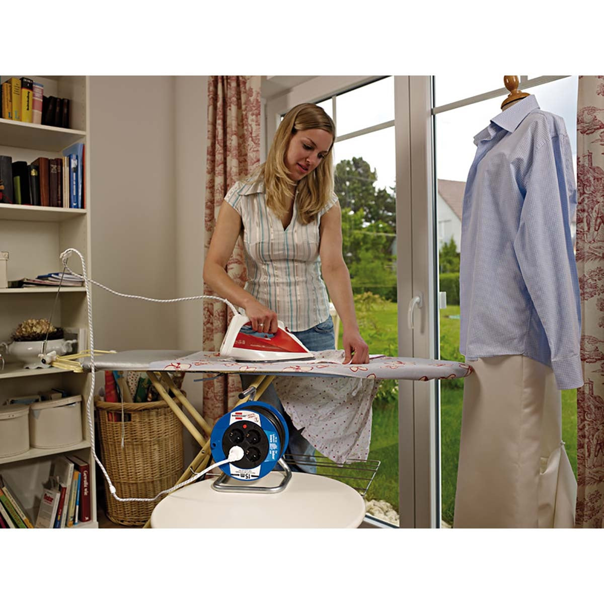 Garant compact cable reel (15 m cable in black, made of special plastic, for indoor use, made in Germany)