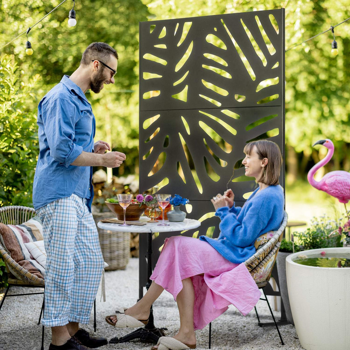 Garden privacy screen 122x198cm balcony privacy screen with stand, leaf pattern made of steel black for more privacy