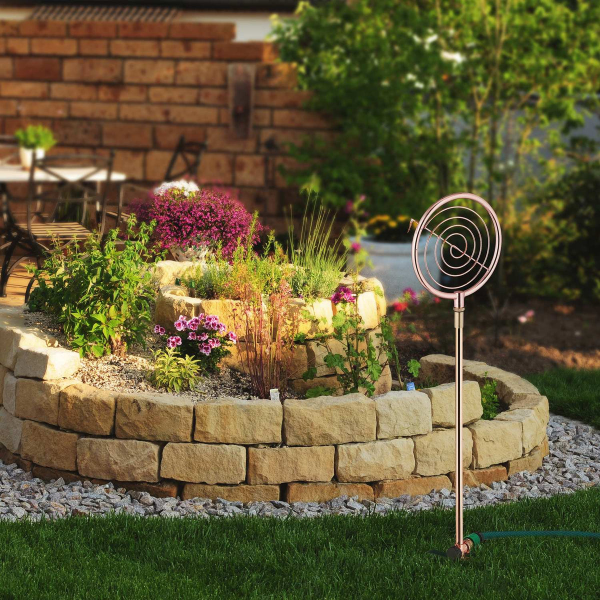 Garden sprinklers with spiral