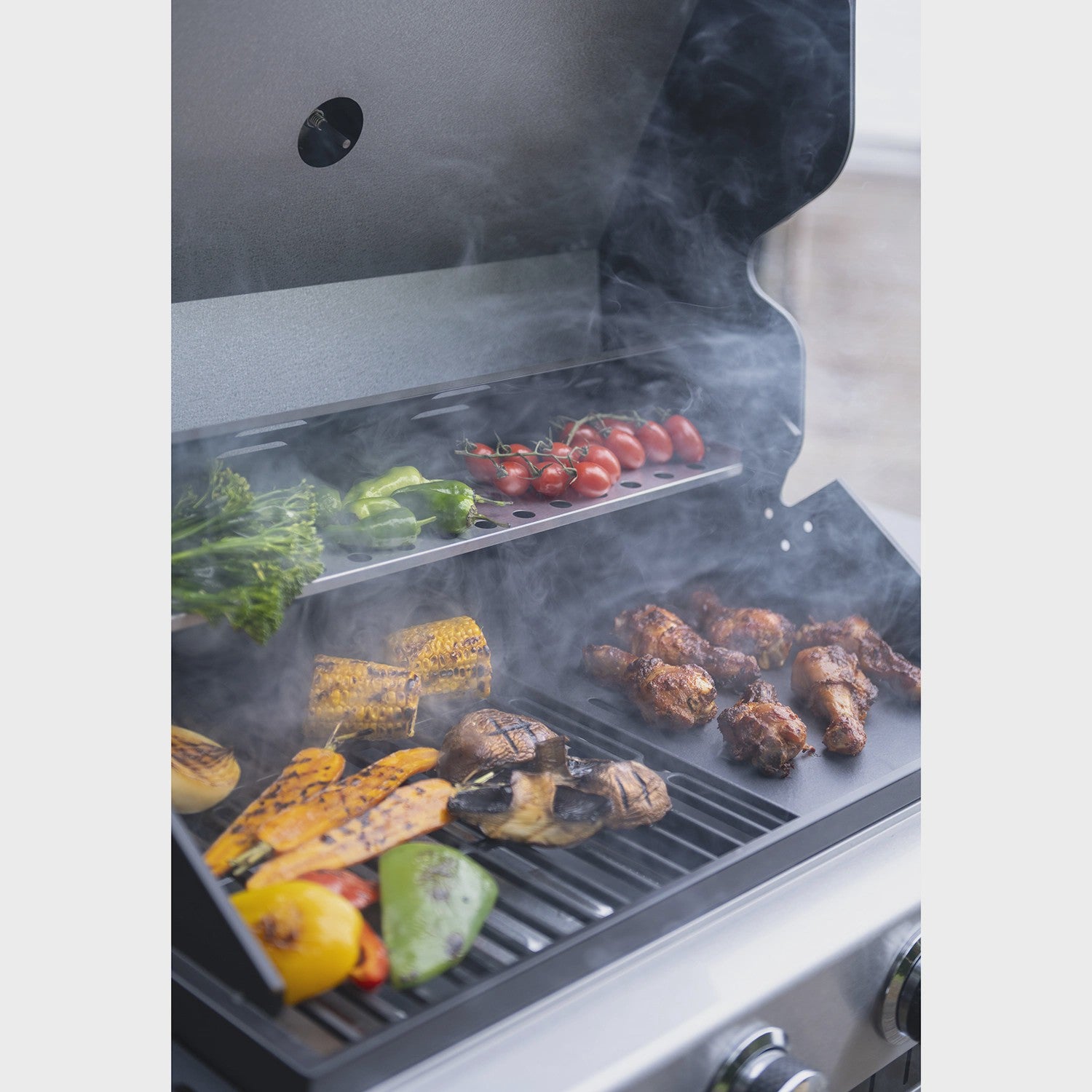 Gas Grill with 4 Burners and Side Burner, 63x38 cm Cooking Area