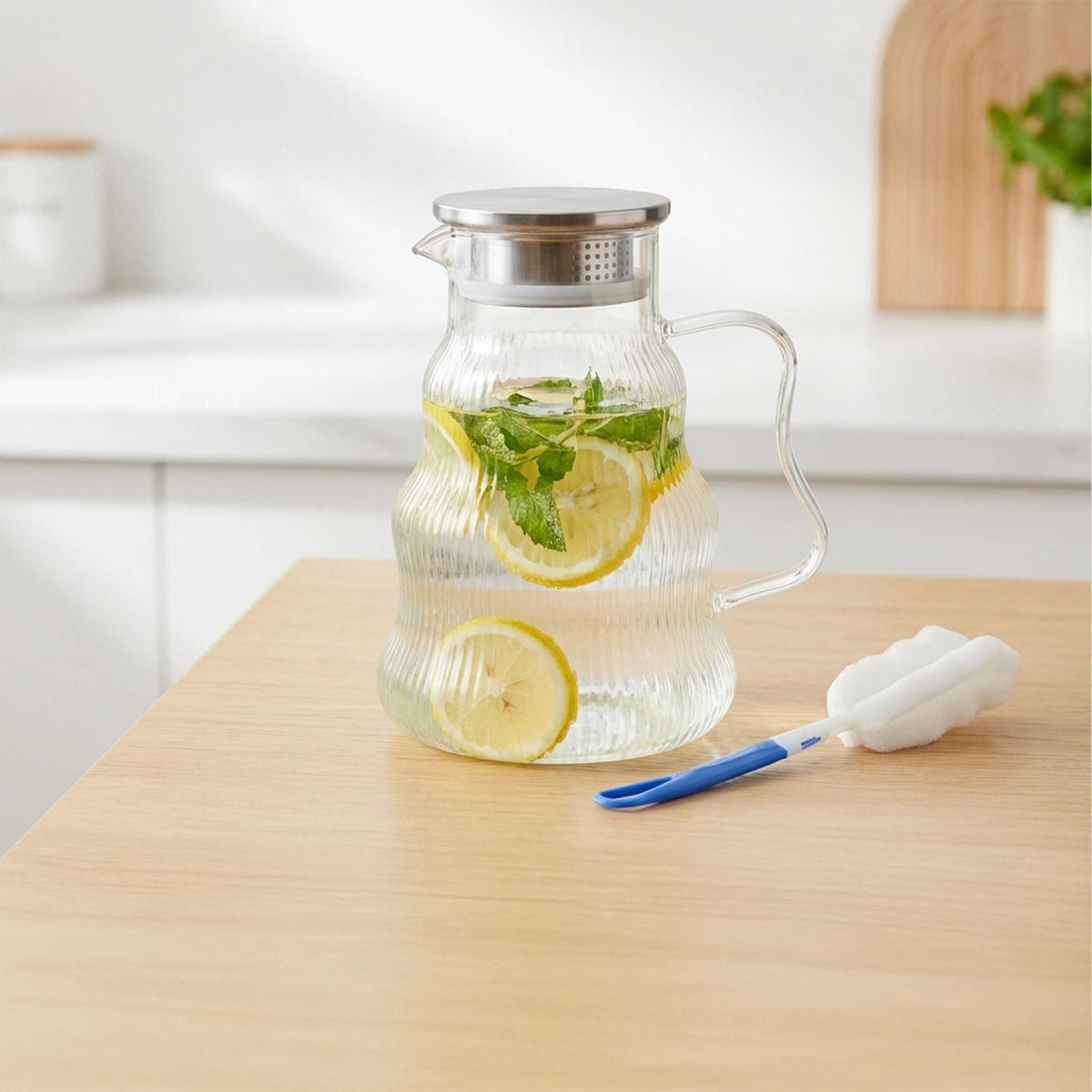 Glass Carafe with Lid and Handle – Easy Pouring