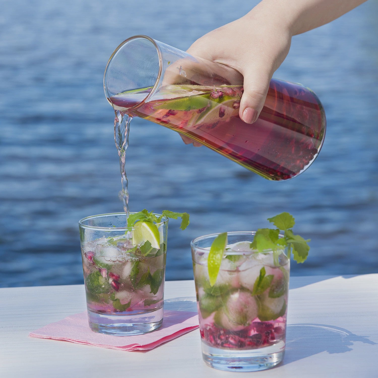 Glass Carafe with Silicone Lid, 1L, Dishwasher Safe