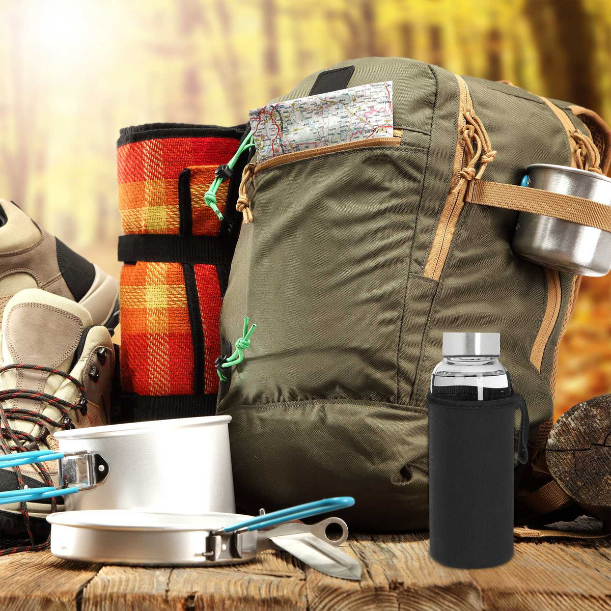Glass drinking bottle with lid