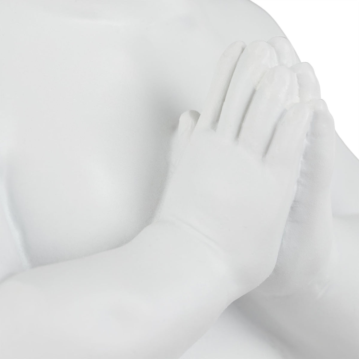 Grave angel praying