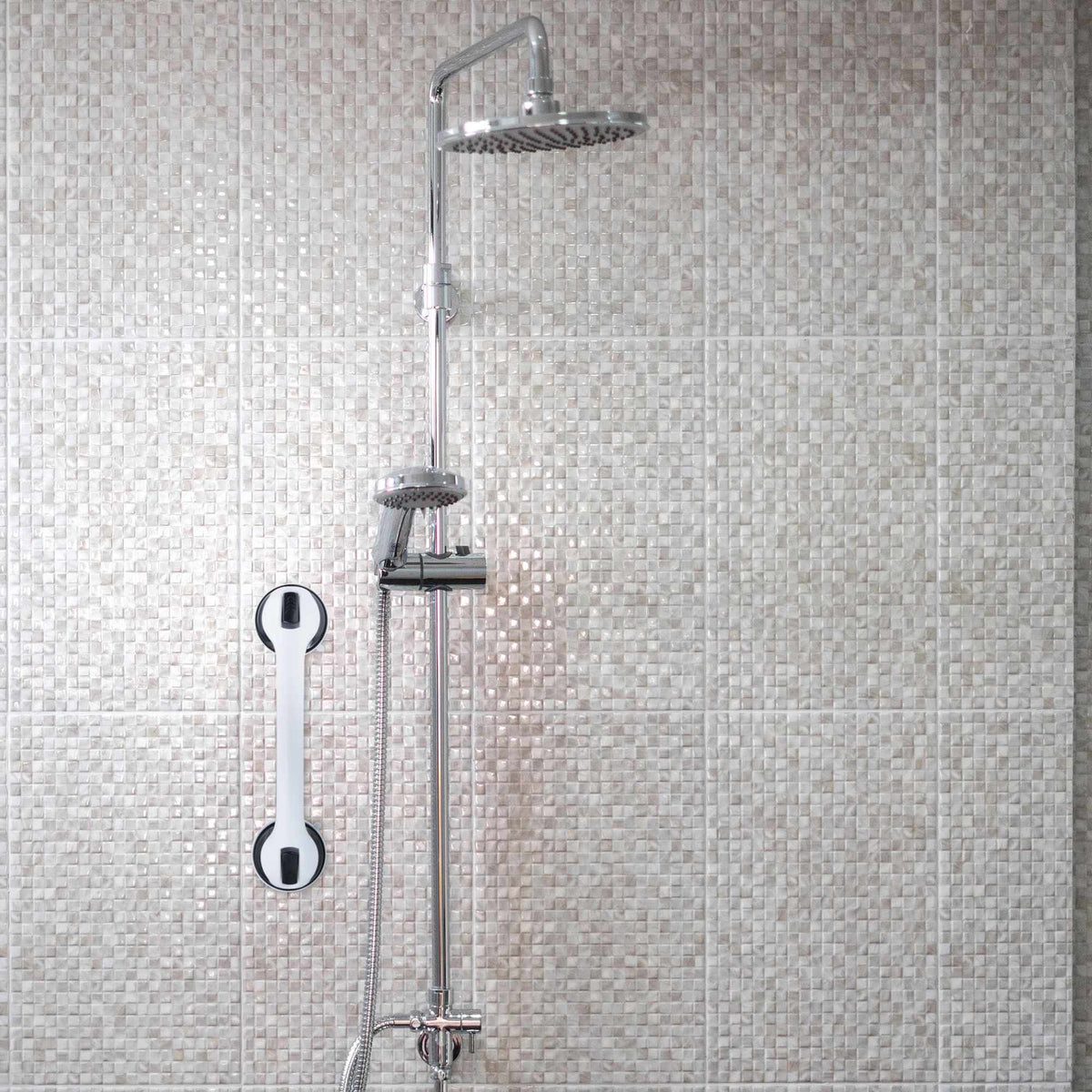 Handle with suction cup