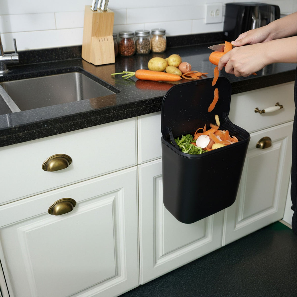 Hanging Kitchen Bin 9L – Compact Waste Disposal