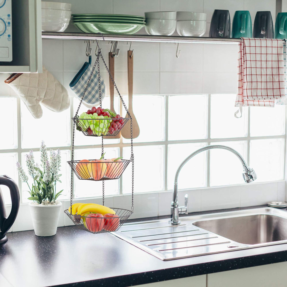 Hanging fruit basket in black