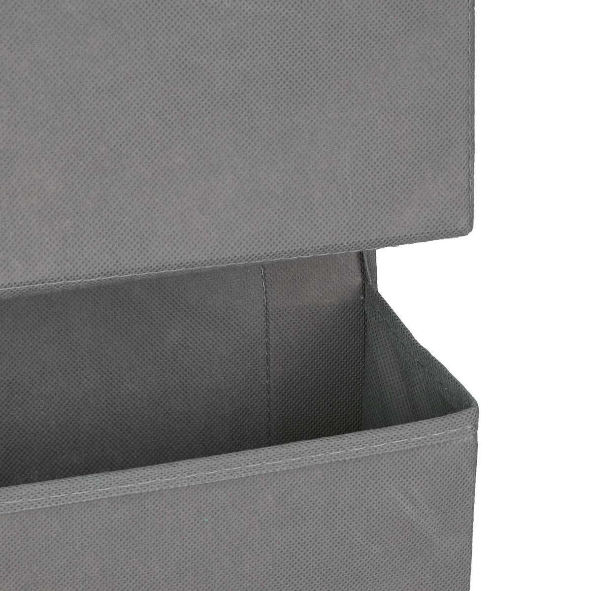 Hanging organizer with 3 compartments