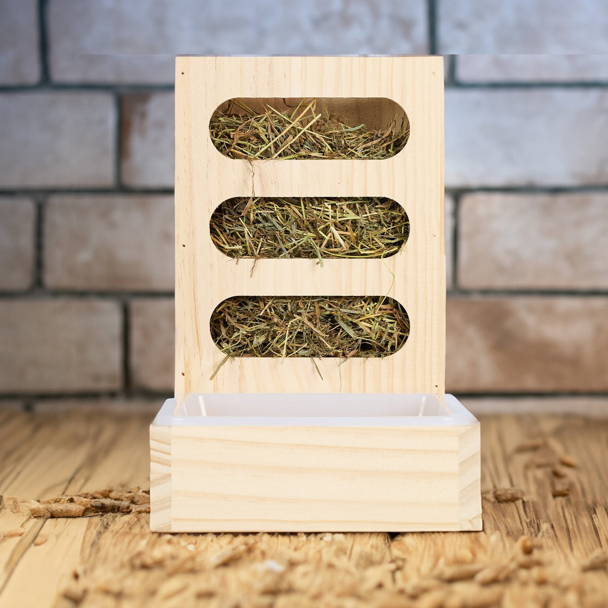 Hay hedge with feed bowl