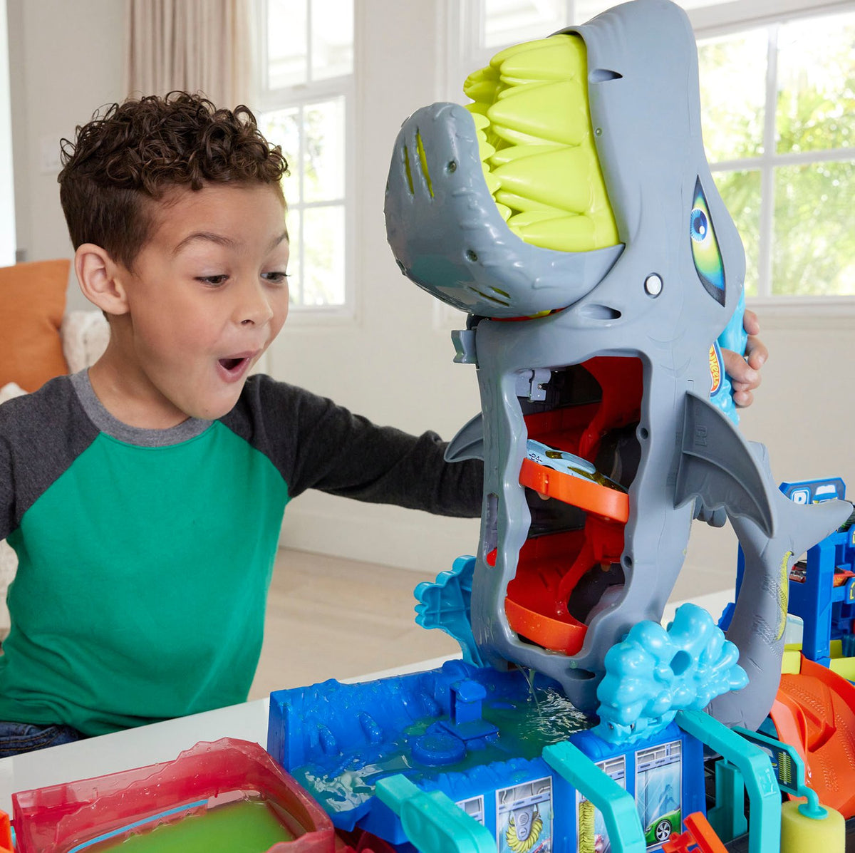 Hot Wheels City Ultra Shark Car Wash