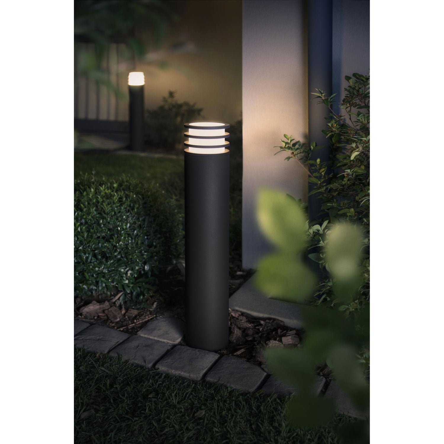 Hue Lucca Pole White 230V