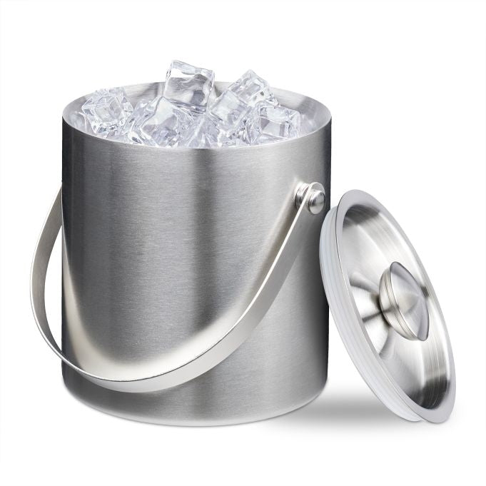 Ice cube tray with lid