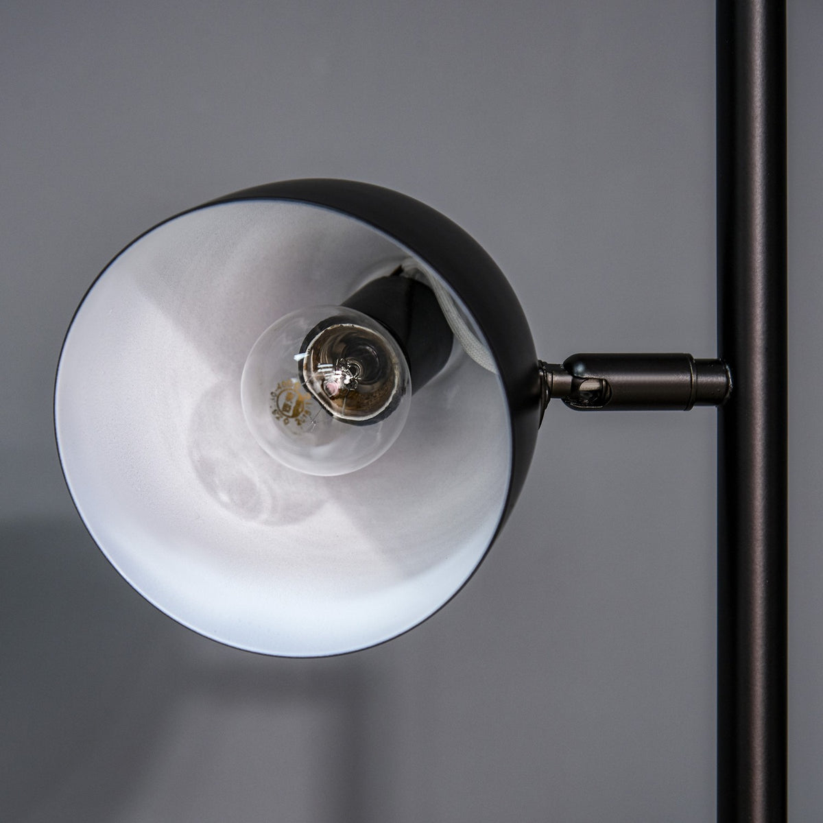 Industrial style floor lamp for the living room with 3 adjustable steel metal lampshades 38 x 28 x 169 cm Black