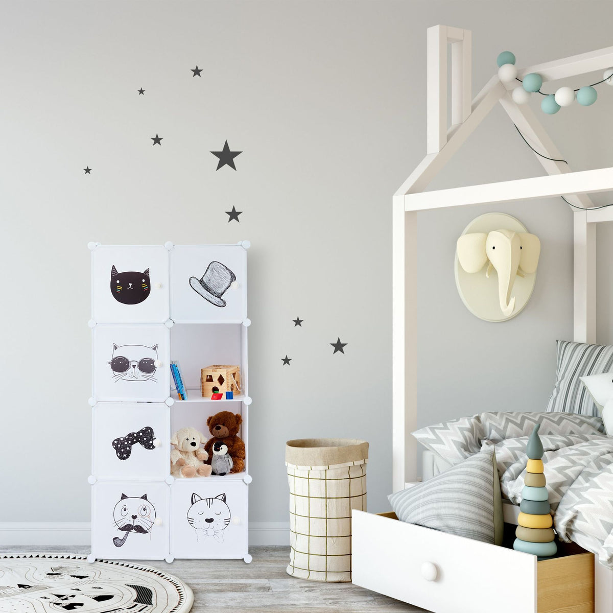Insertable shelf for the children's room