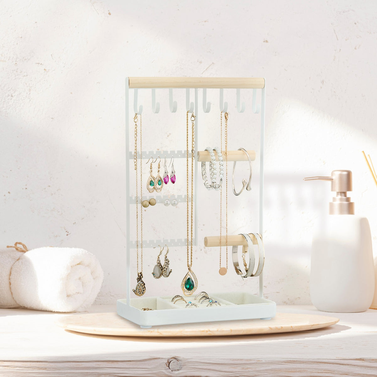 Jewelery stand with ring compartment
