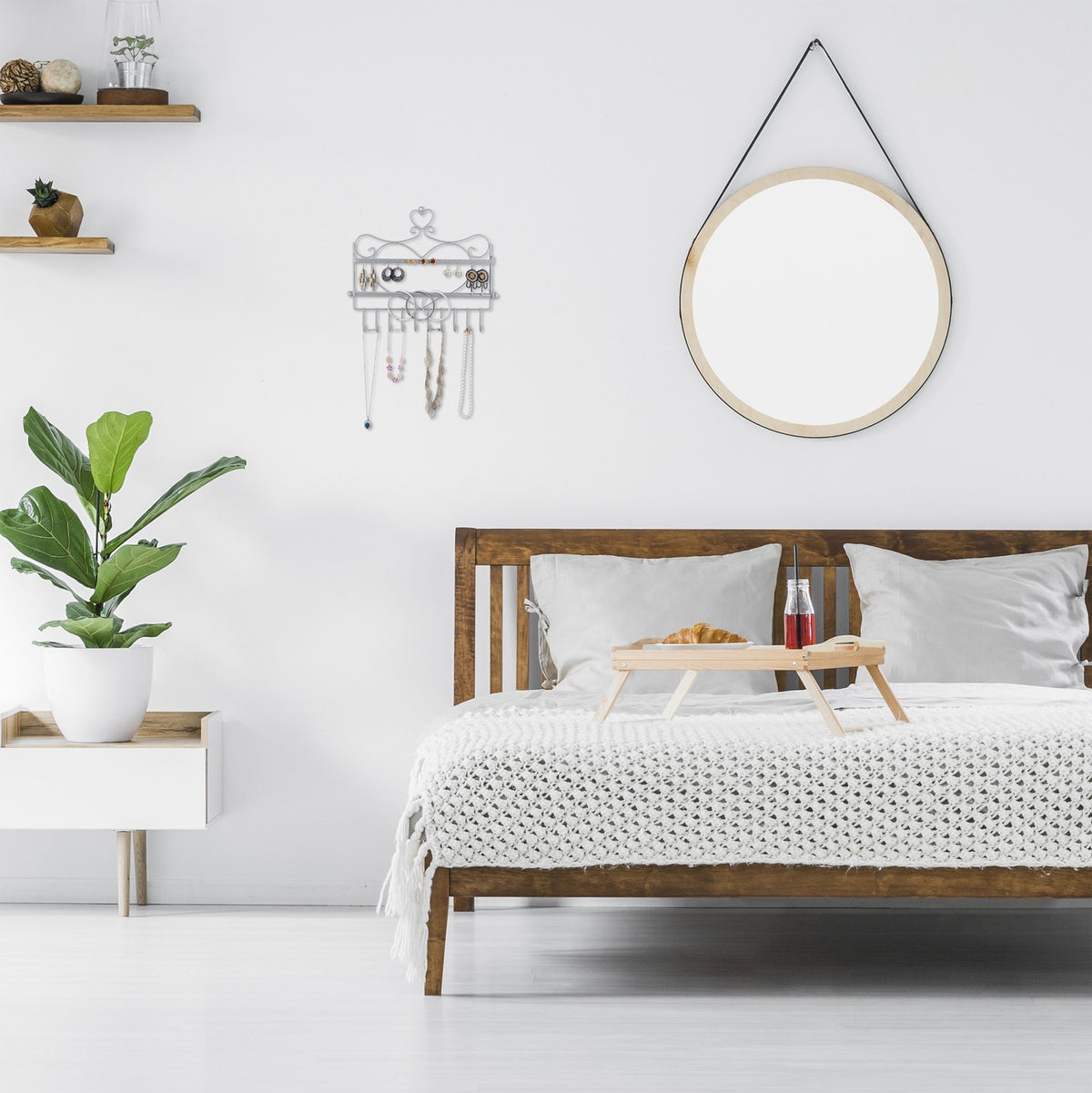 Jewelry holder for wall